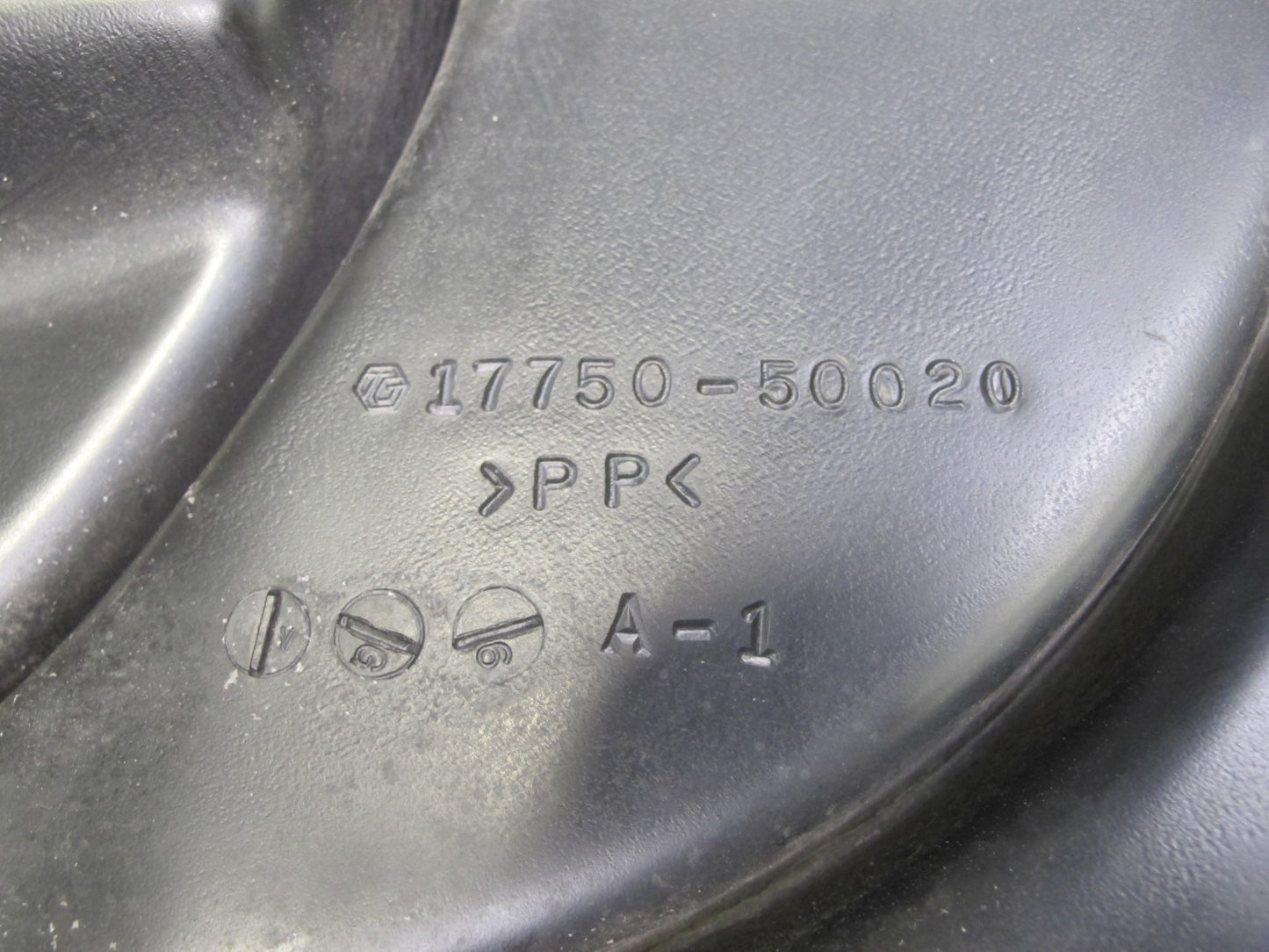 98-00 Lexus UCF20L LS400 Air Intake Resonator Duct Hose Pipe 17750-50020 OEM