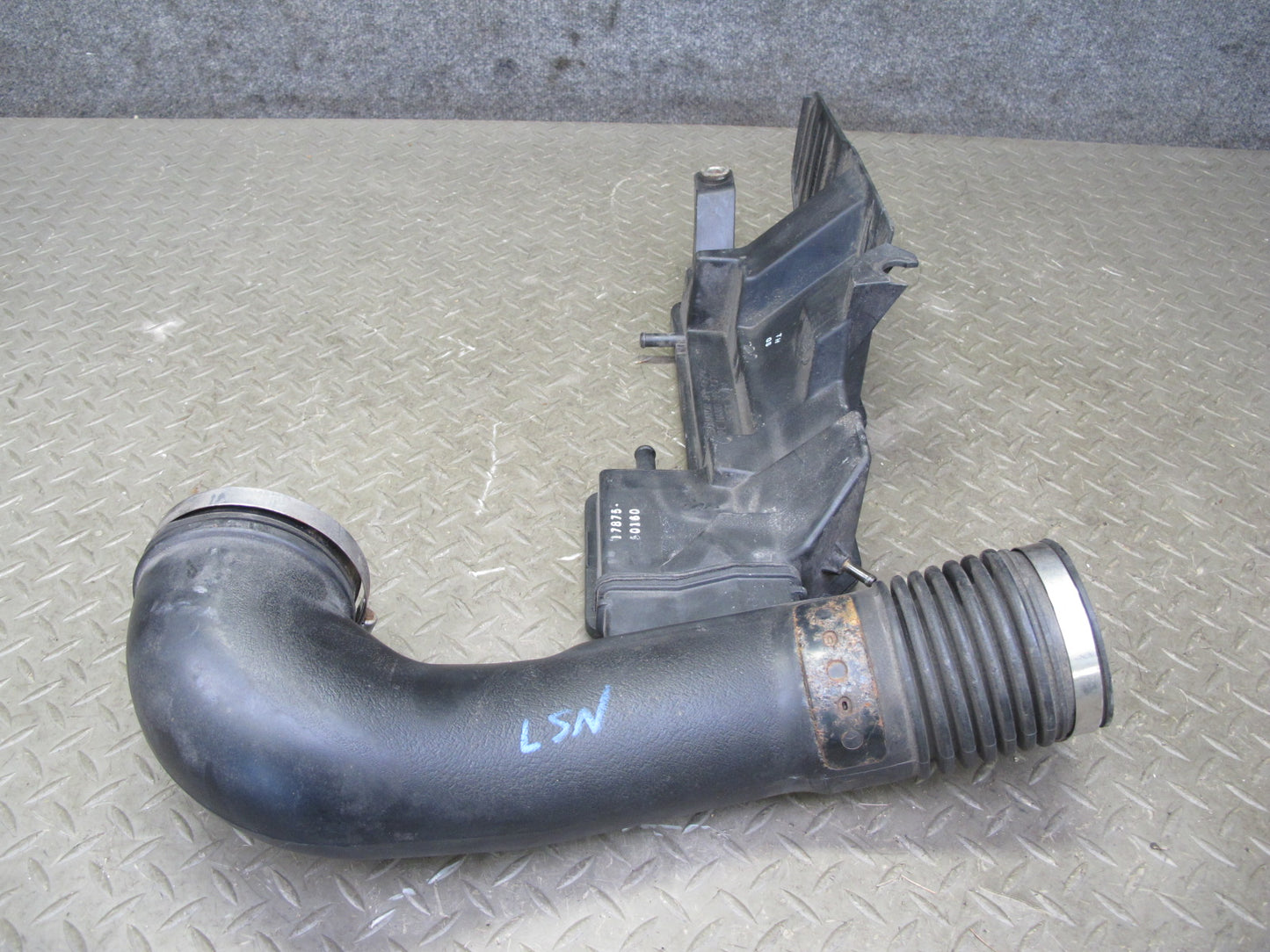 98-99 Lexus UCF20L LS400 Air Intake Cleaner Hose Pipe Line w Resonator OEM