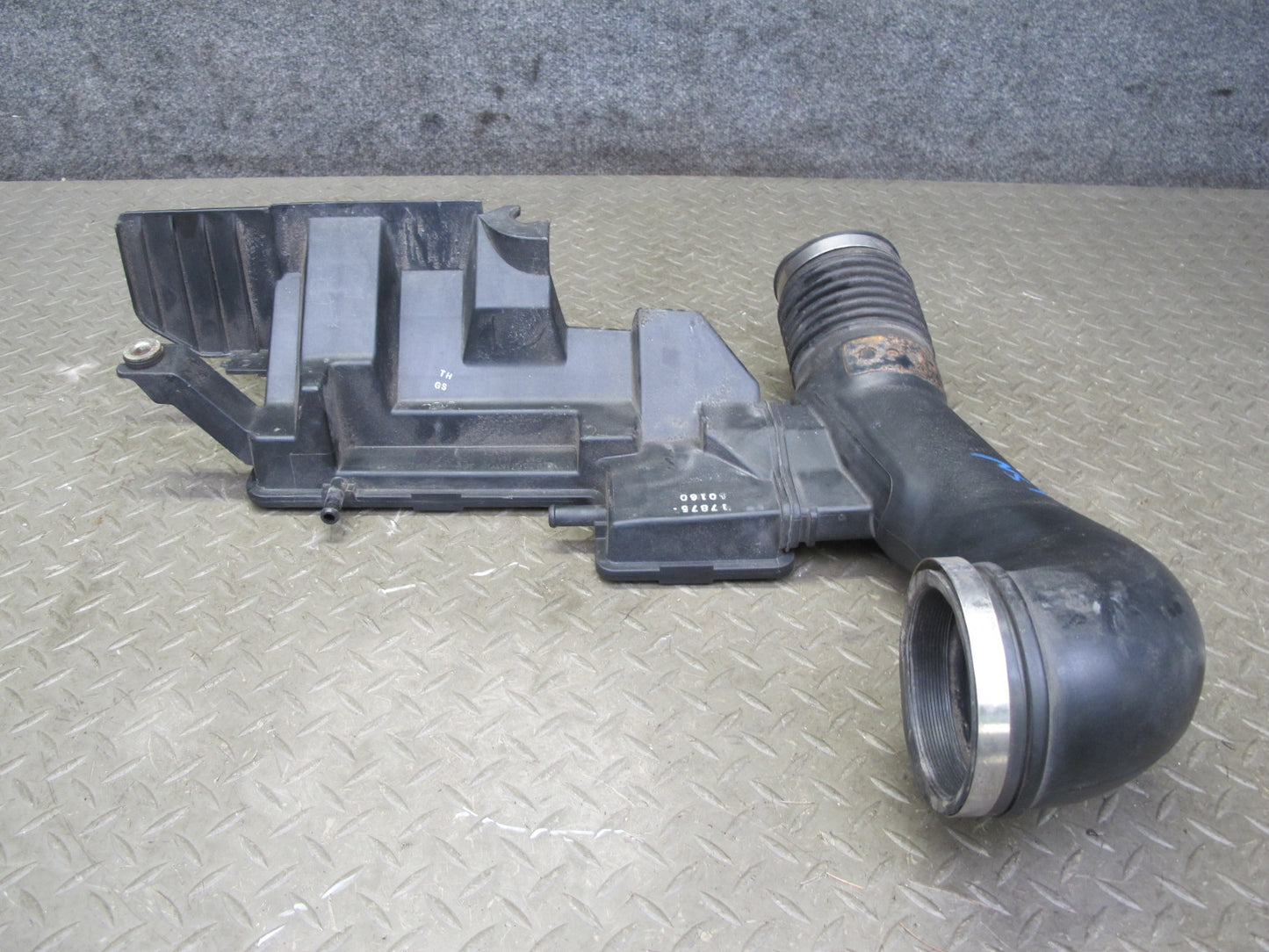 98-99 Lexus UCF20L LS400 Air Intake Cleaner Hose Pipe Line w Resonator OEM
