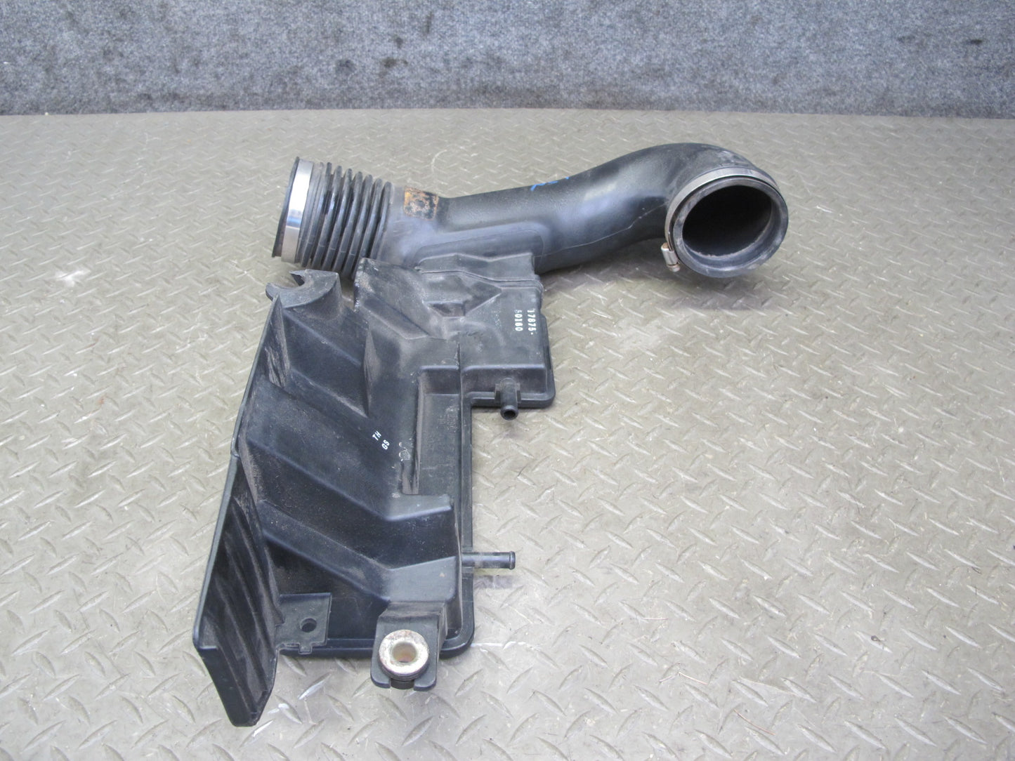 98-99 Lexus UCF20L LS400 Air Intake Cleaner Hose Pipe Line w Resonator OEM