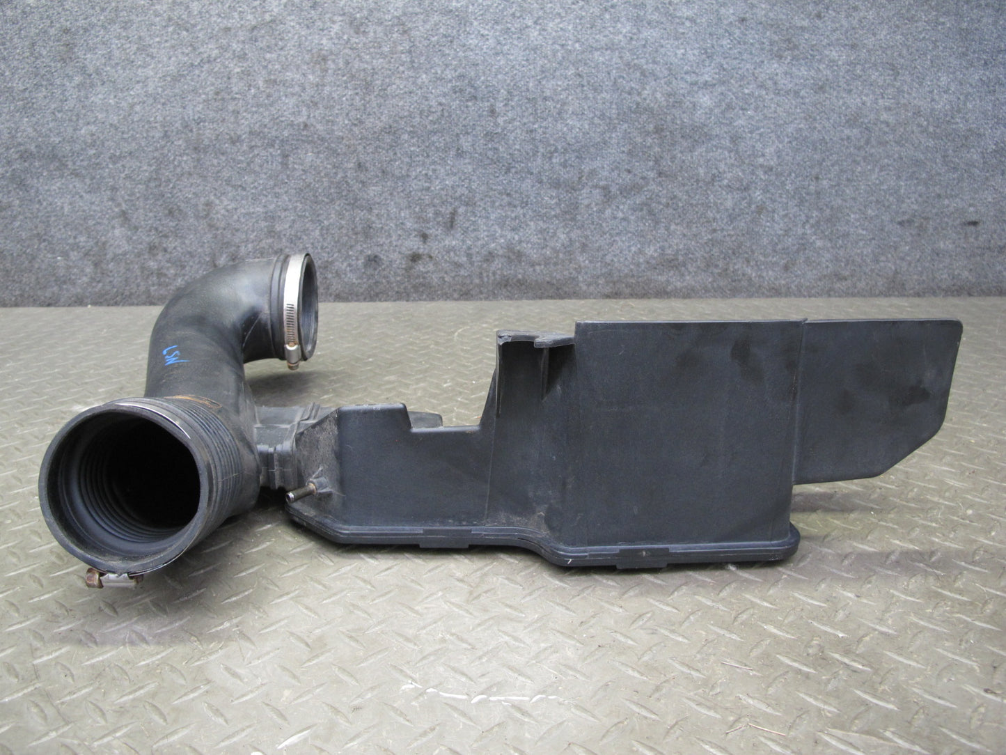 98-99 Lexus UCF20L LS400 Air Intake Cleaner Hose Pipe Line w Resonator OEM