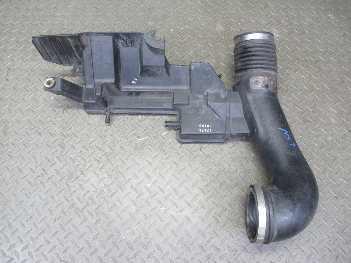 98-99 Lexus UCF20L LS400 Air Intake Cleaner Hose Pipe Line w Resonator OEM