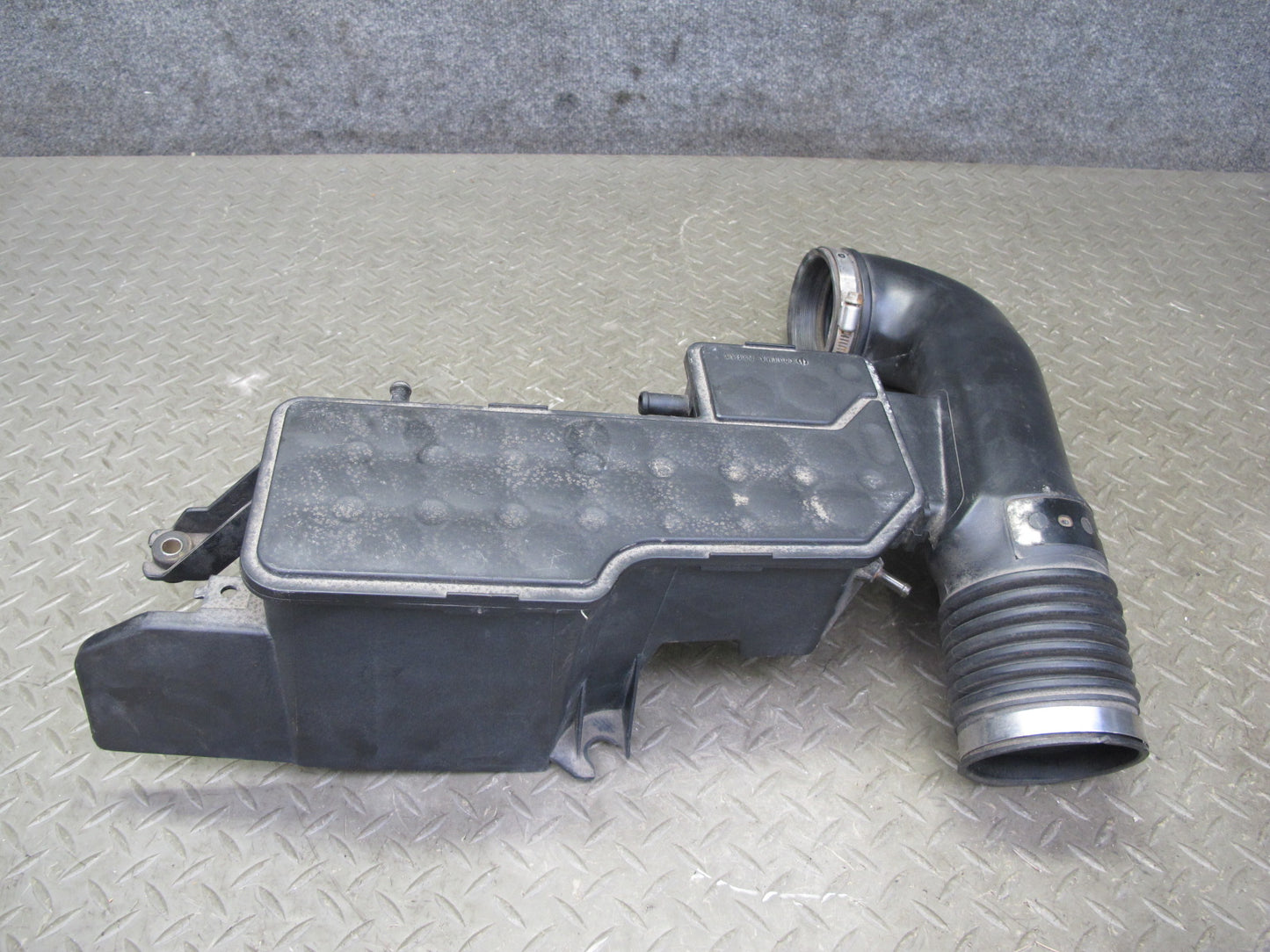 98-99 Lexus UCF20L LS400 Air Intake Cleaner Hose Pipe Line w Resonator OEM