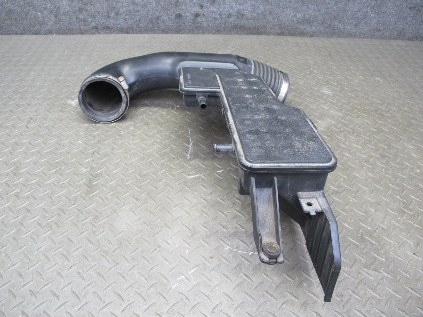98-99 Lexus UCF20L LS400 Air Intake Cleaner Hose Pipe Line w Resonator OEM