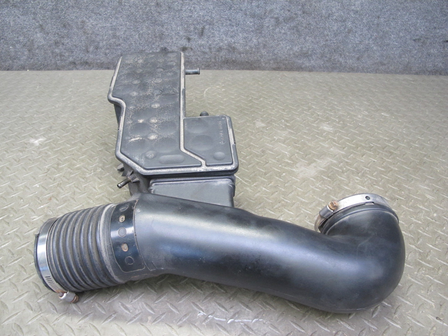 98-99 Lexus UCF20L LS400 Air Intake Cleaner Hose Pipe Line w Resonator OEM