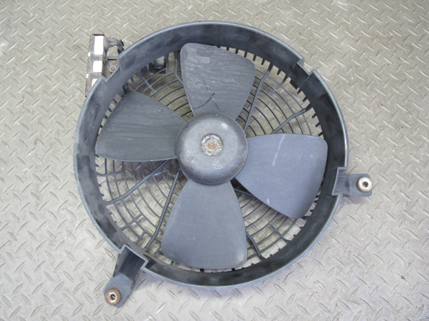 95-00 Lexus UCF20L LS400 4-BLADE Engine Cooling Fan Motor w Shroud OEM
