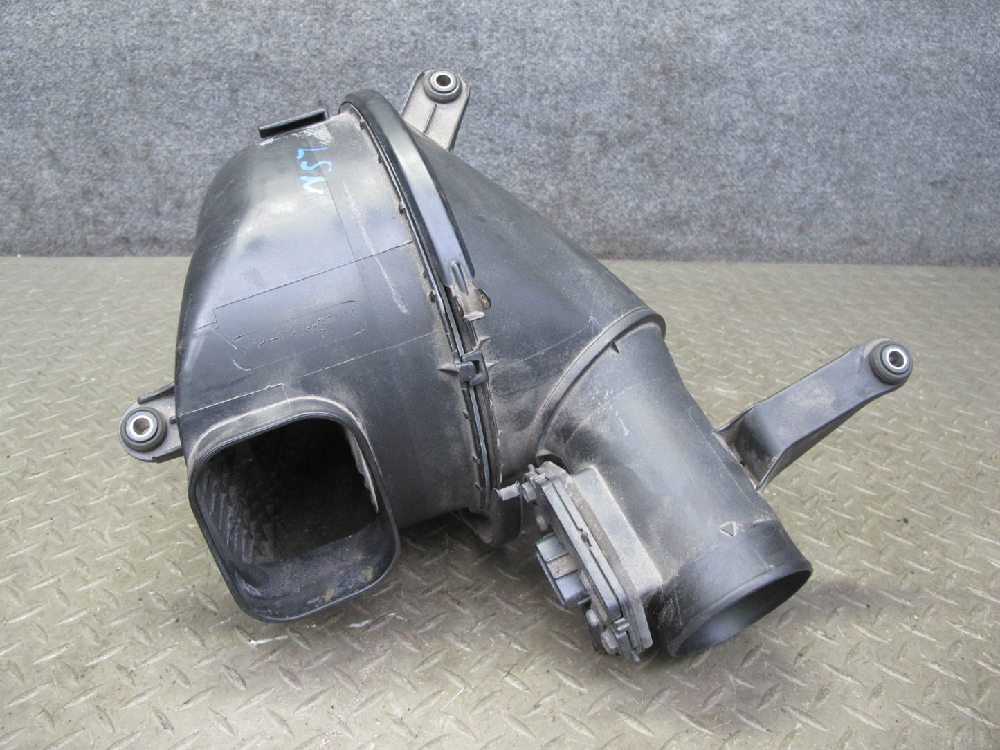 98-00 Lexus UCF20L LS400 Air Intake Cleaner Filter Box w MAF Sensor Assy OEM