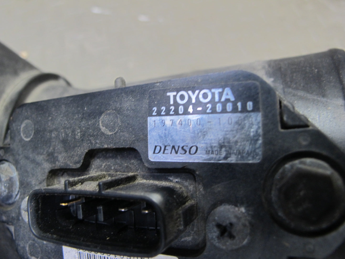 98-00 Lexus UCF20L LS400 Air Intake Cleaner Filter Box w MAF Sensor Assy OEM