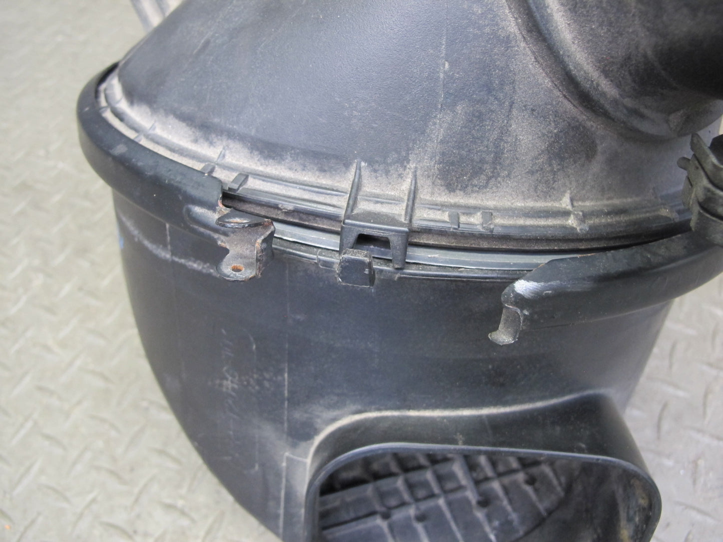 98-00 Lexus UCF20L LS400 Air Intake Cleaner Filter Box w MAF Sensor Assy OEM