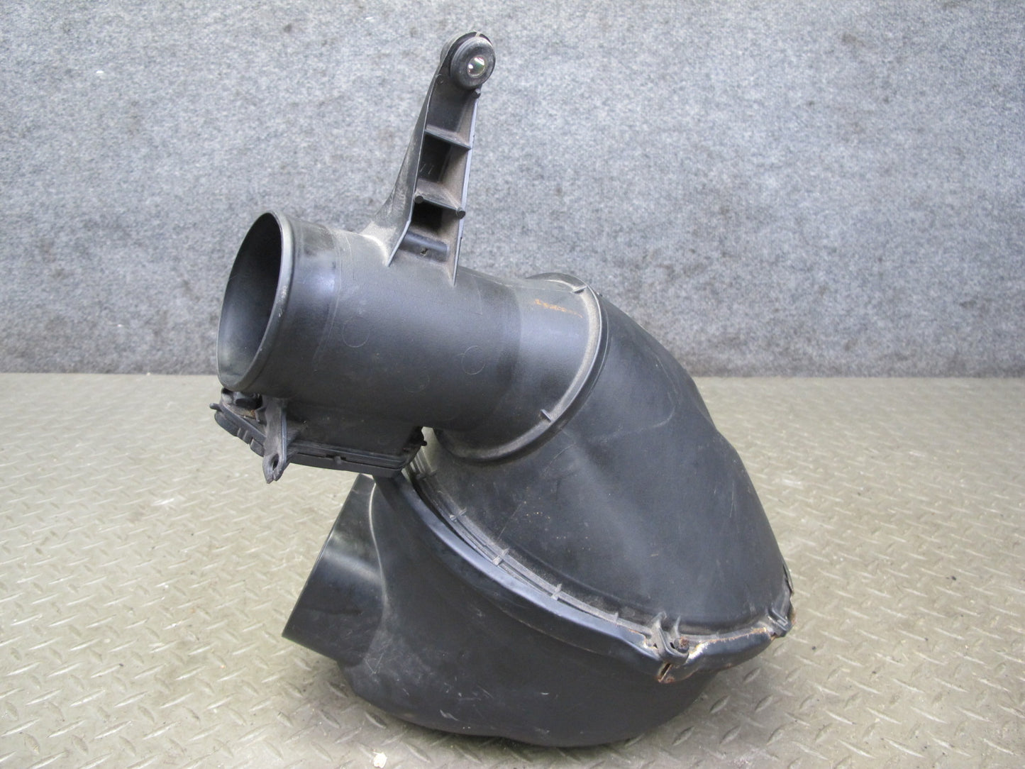 98-00 Lexus UCF20L LS400 Air Intake Cleaner Filter Box w MAF Sensor Assy OEM