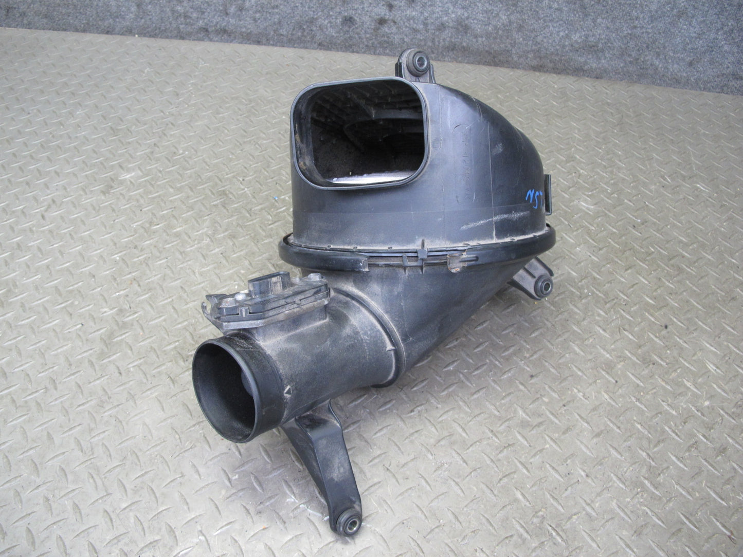 98-00 Lexus UCF20L LS400 Air Intake Cleaner Filter Box w MAF Sensor Assy OEM