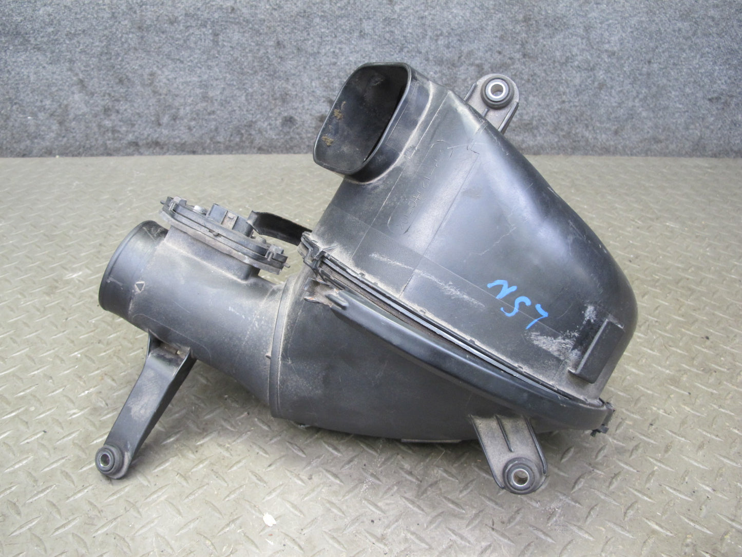 98-00 Lexus UCF20L LS400 Air Intake Cleaner Filter Box w MAF Sensor Assy OEM