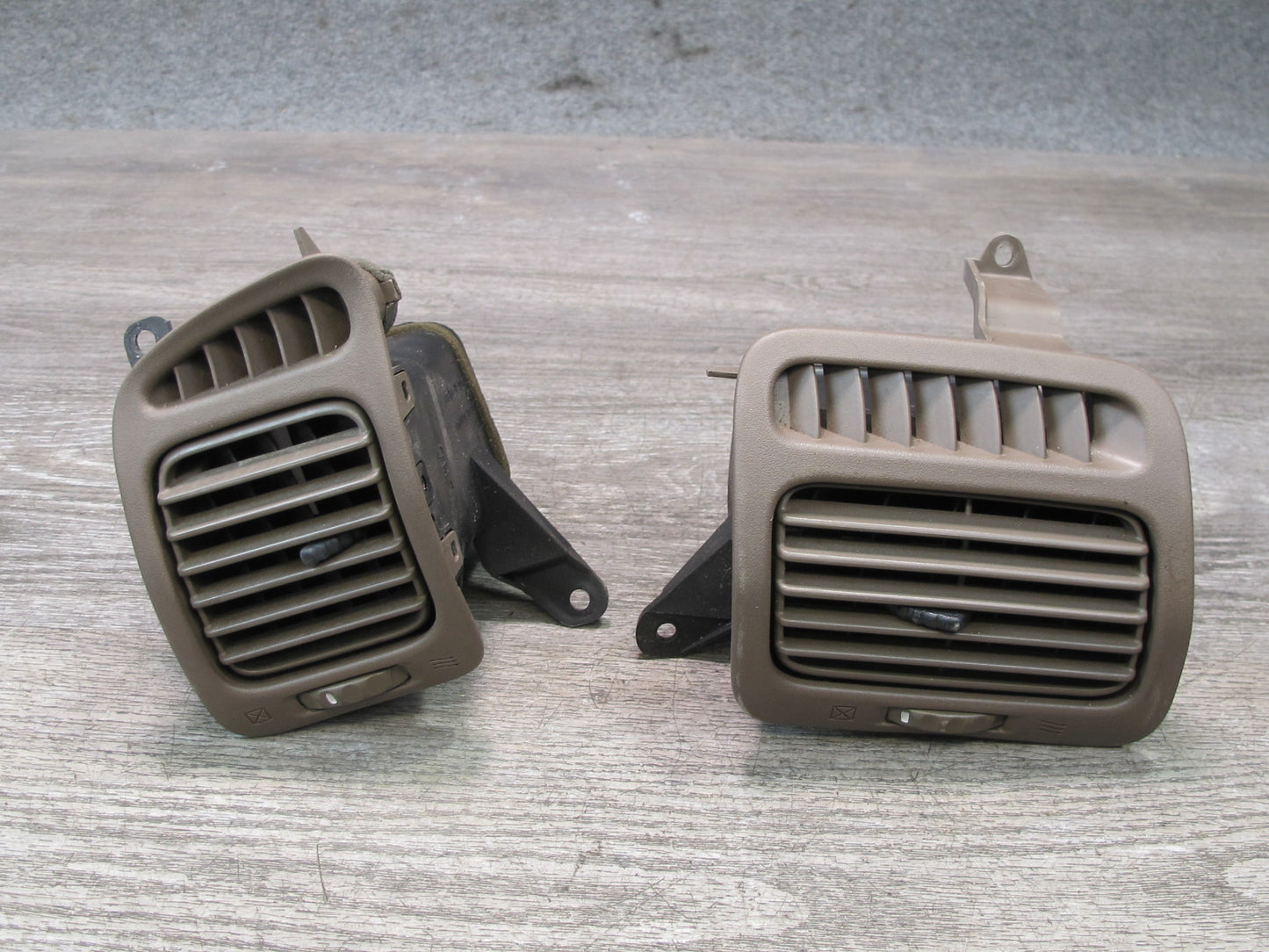 1998-2002 Lexus LX470 Front Left Right Side Dash Air Climate Heater Vent Set