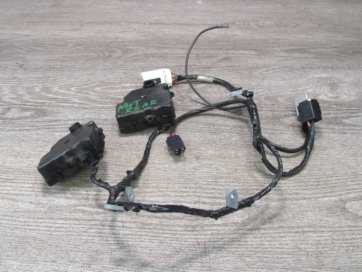 2008-2009 Hummer H2 A/C Heater Flap Door Actuator Motor Wiring Set