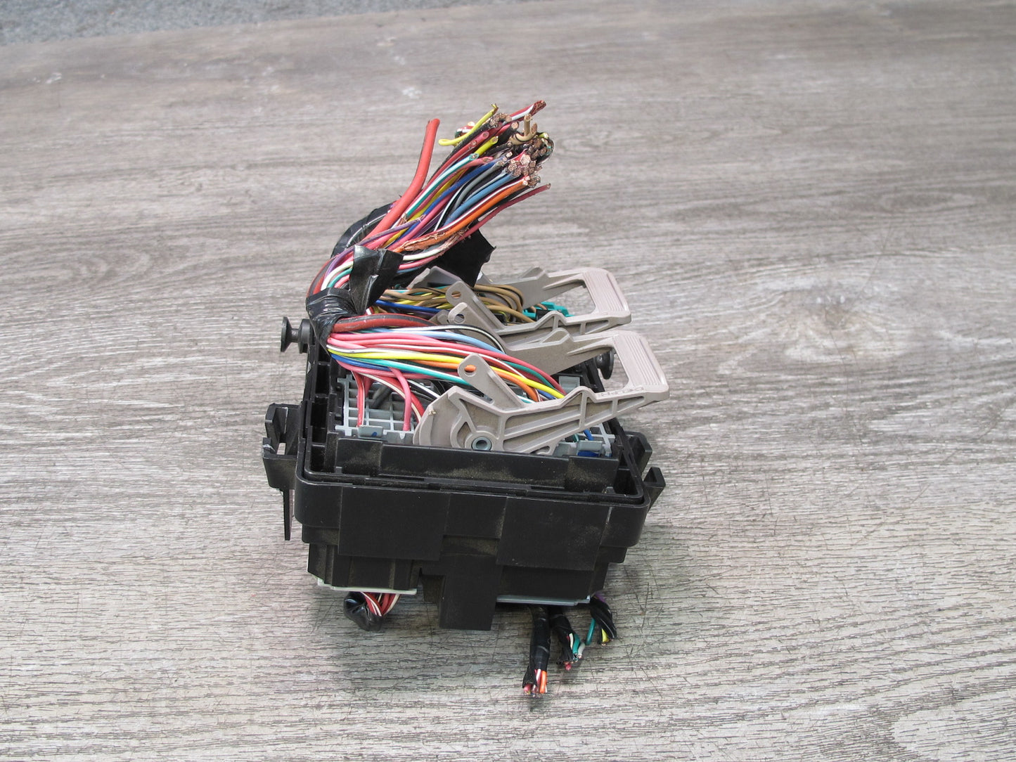 2008-2009 Hummer H2 Under Dash Cabin Junction Fuse Box 15780696