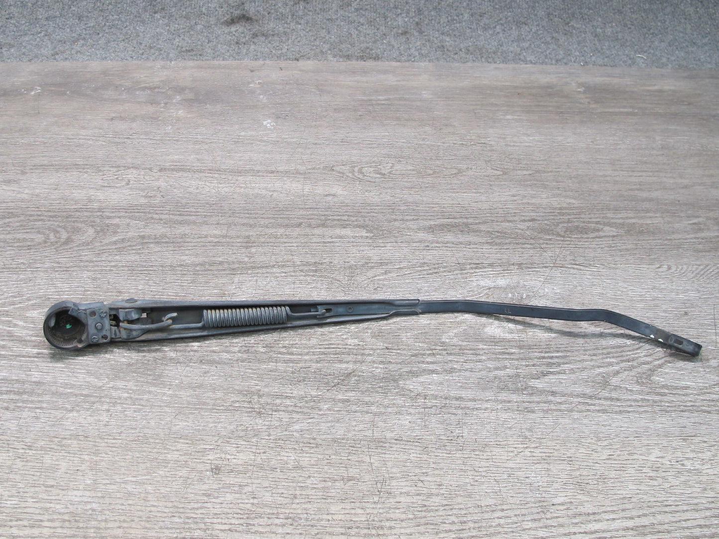 2008-2009 Hummer H2 Front Left & Right Wiper Arm Set of 2