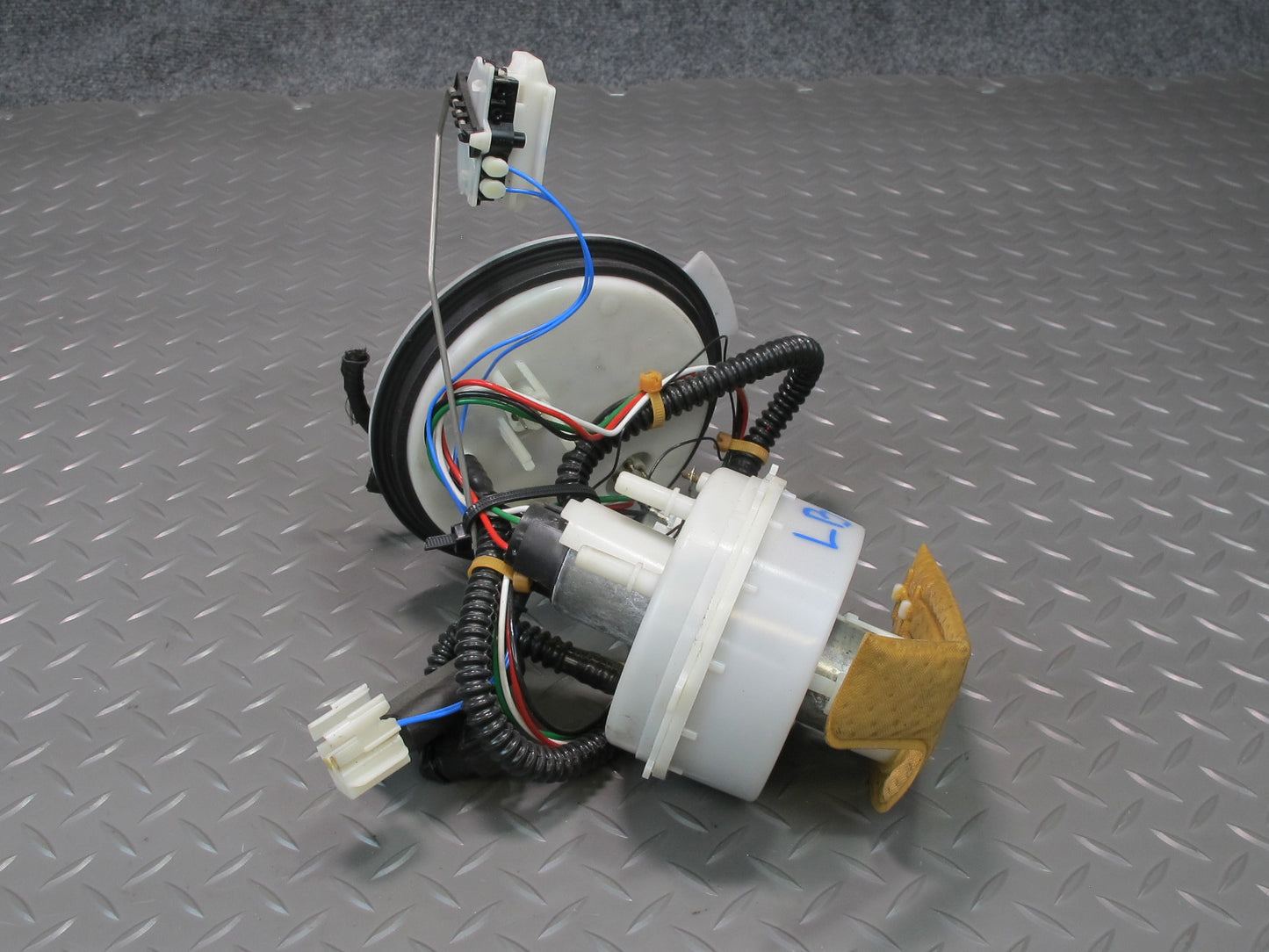 2012-2018 BMW F12 F13 M6 S63T 4.4L Engine Fuel Pump Sending Unit Supply