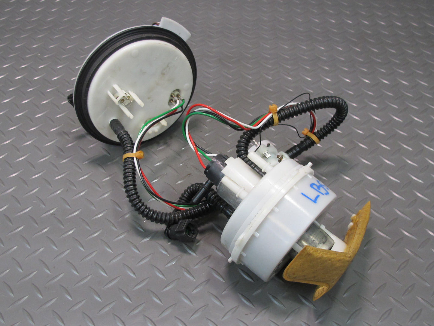 2012-2018 BMW F12 F13 M6 S63T 4.4L Engine Fuel Pump Sending Unit Supply