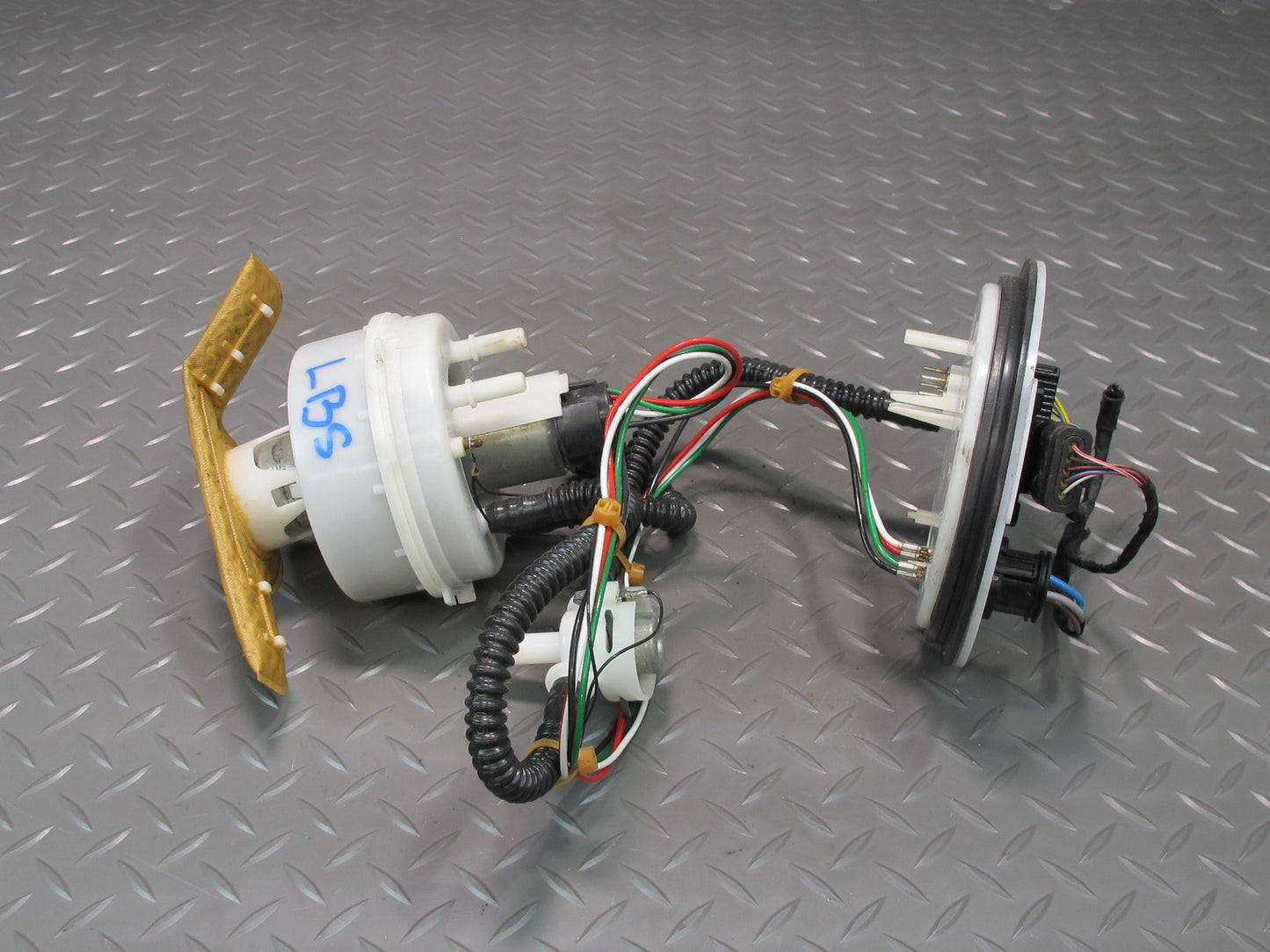 2012-2018 BMW F12 F13 M6 S63T 4.4L Engine Fuel Pump Sending Unit Supply