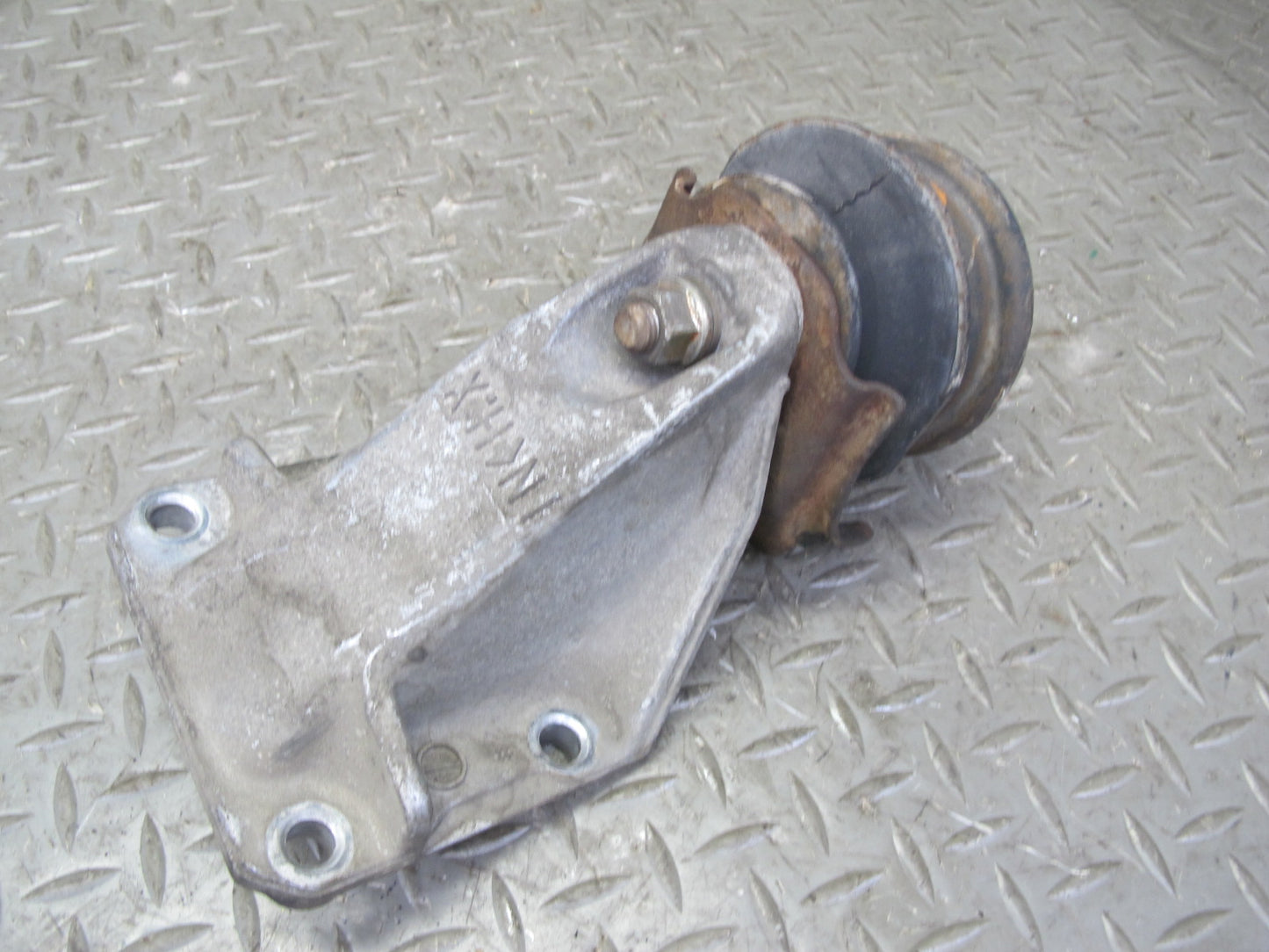 96-99 Toyota MARK2 JZX100 1JZGE Left & Right Engine Motor Mount Set OEM