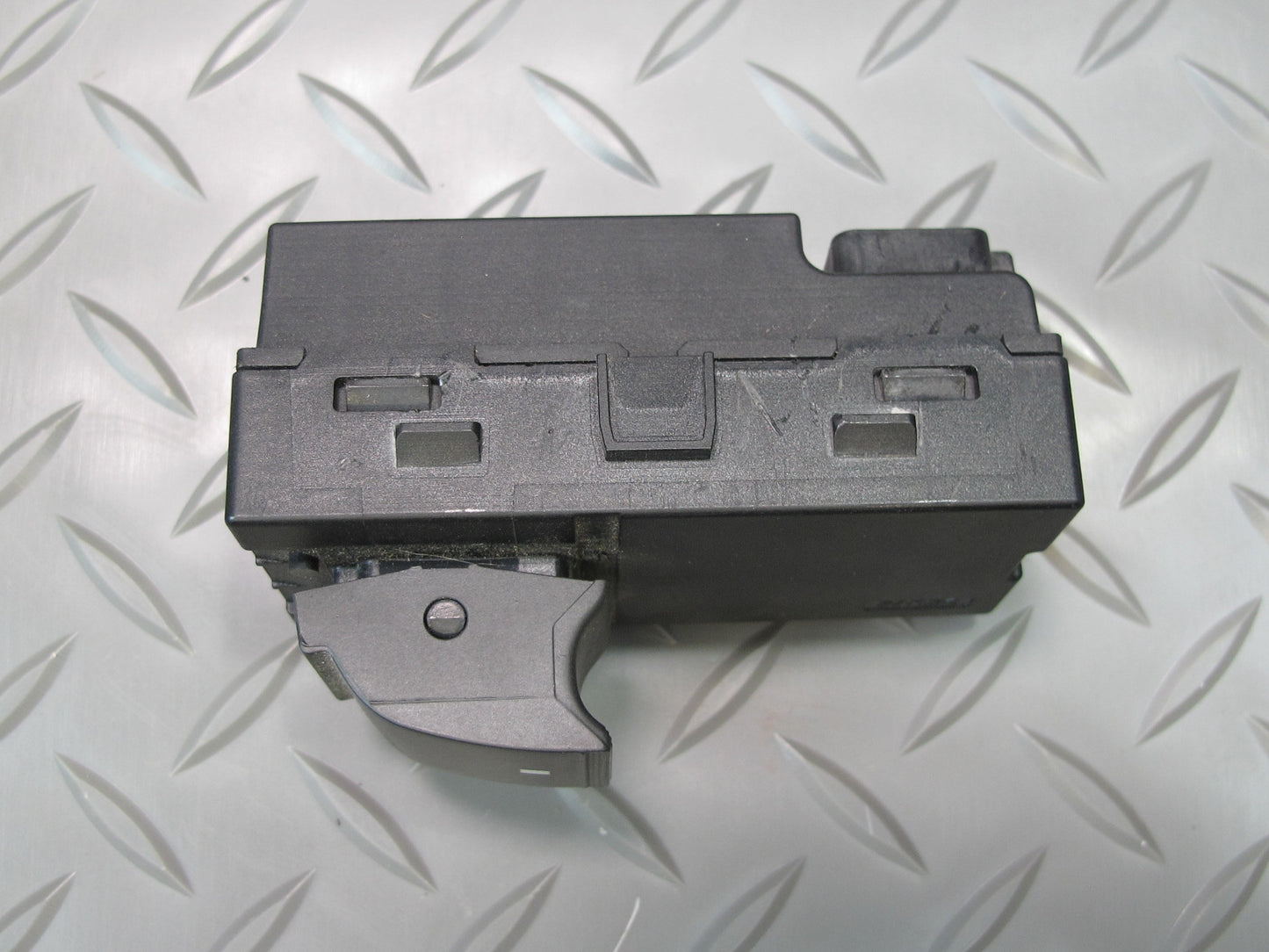 2008-2009 Hummer H2 Rear Leftdoor Window Switch 25841085