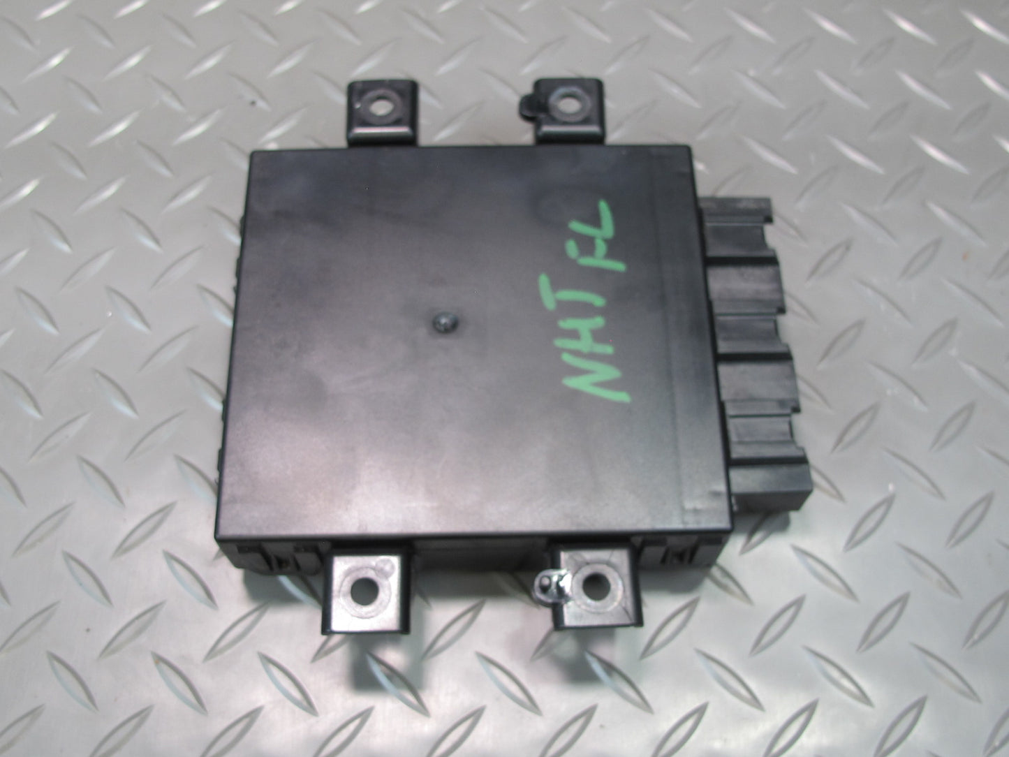 2008-2009 Hummer H2 Front Left Seat Control Module 10377258