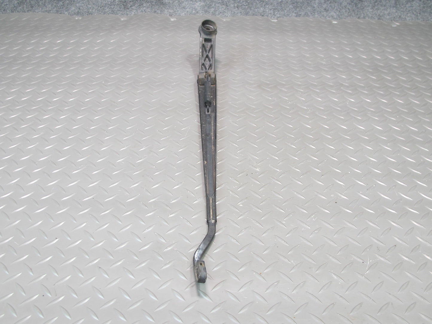 96-00 Toyota MARK2 JZX100 Set of 2 Front Left & Right Wiper Arm OEM