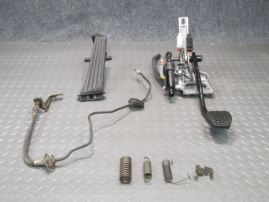 98-99 BMW E36 328i 3-SERIES M/T Gas Throttle Brake Pedal Cylinder Line Set OEM