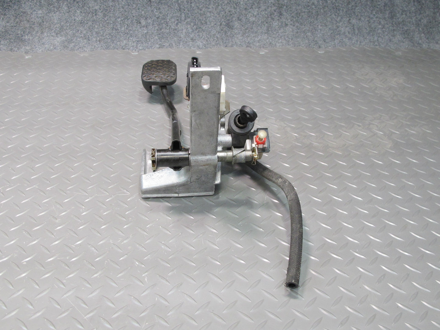 98-99 BMW E36 328i 3-SERIES M/T Gas Throttle Brake Pedal Cylinder Line Set OEM