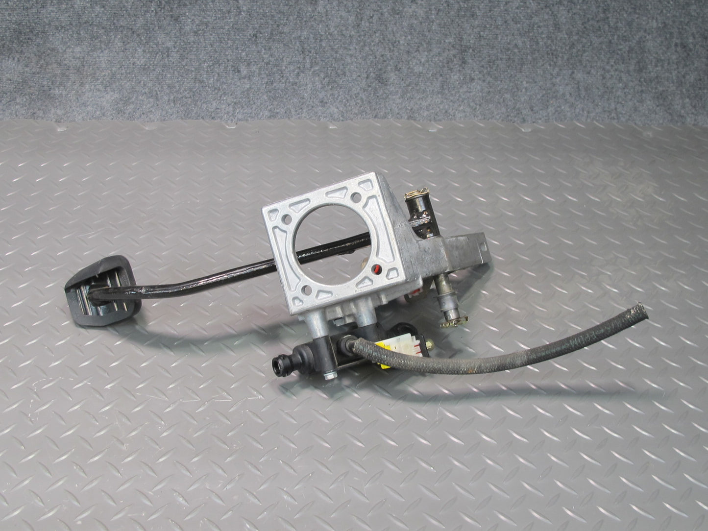 98-99 BMW E36 328i 3-SERIES M/T Gas Throttle Brake Pedal Cylinder Line Set OEM