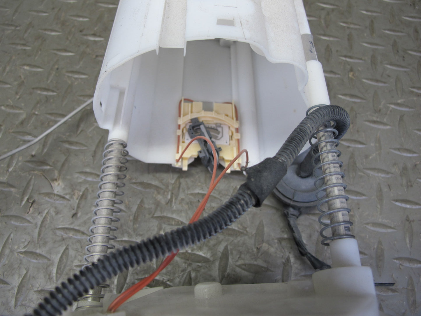 2017-2020 Maserati Levante M161 3.0L Gas Fuel Pump Sending Unit