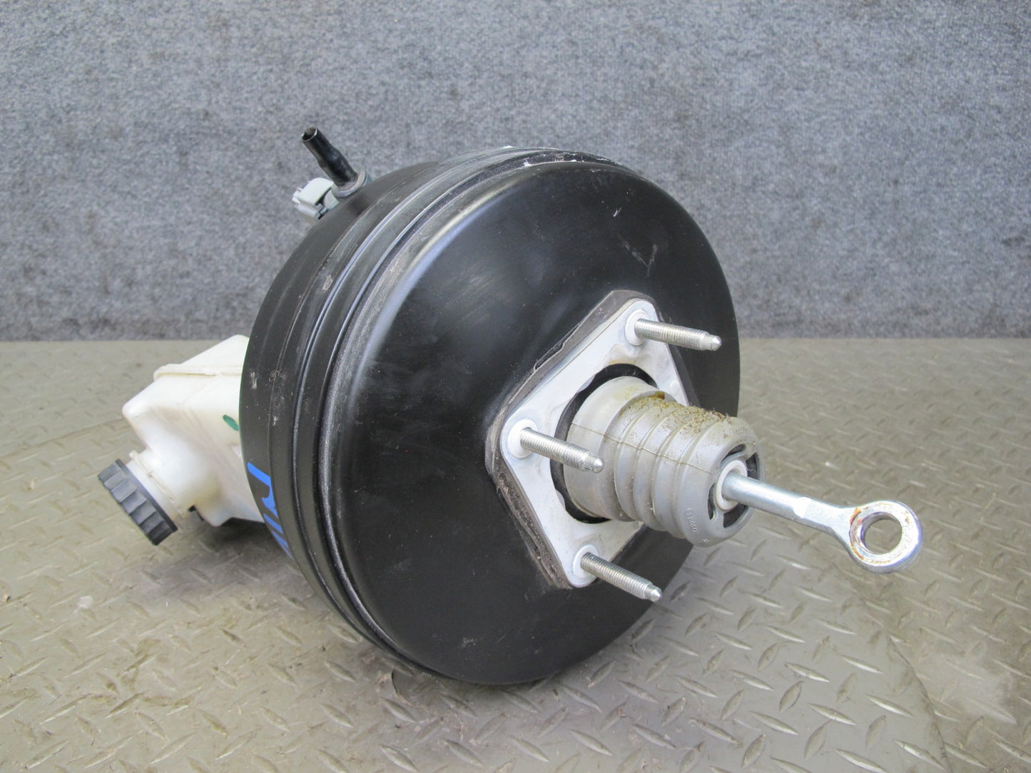 2017-2020 Maserati Levante M161 Brake Master Cylinder Power Booster Assembly