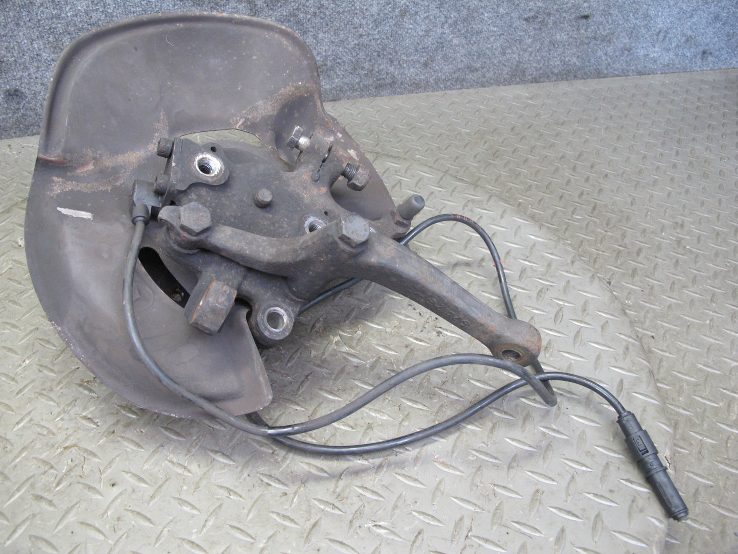 90-95 Mercedes W124 300D Front Left Spindle Knuckle Wheel Hub W/ ABS Sensor OEM