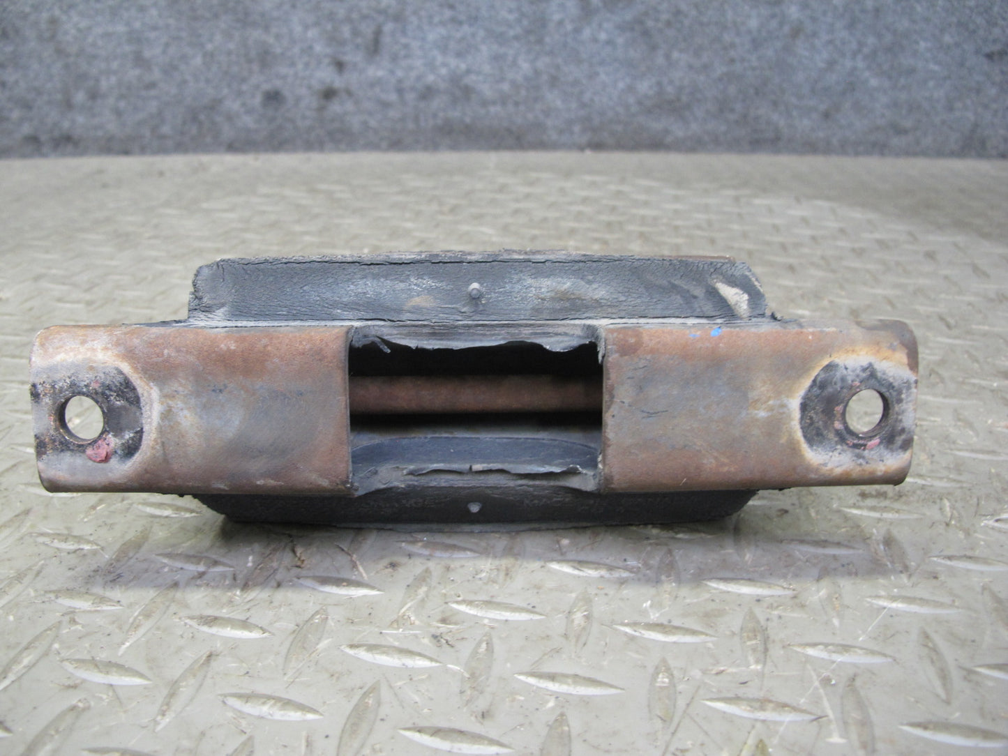 2003-2009 Hummer H2 4WD Automatic Transmission Mount Support Bracket