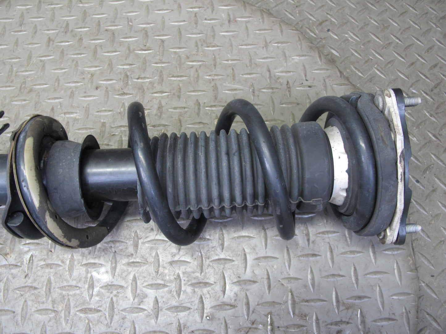 13-14 Nissan Z34 370Z RWD Front Left & Right Strut Shock Absorber Set 98K OEM