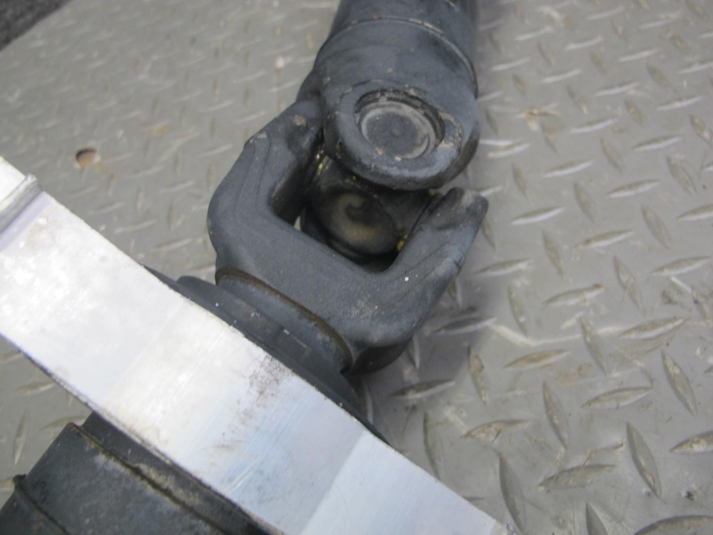 01-03 BMW E46 330i 330Ci RWD A/T Auto Transmission Driveshaft Drive Shaft OEM