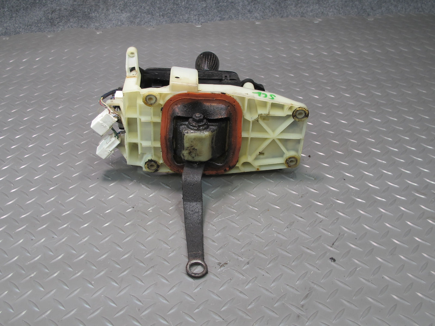 98-00 Lexus UZZ30L SC400 SC300 A/T Gear Shifter w Aftermarket Shifter Knob OEM