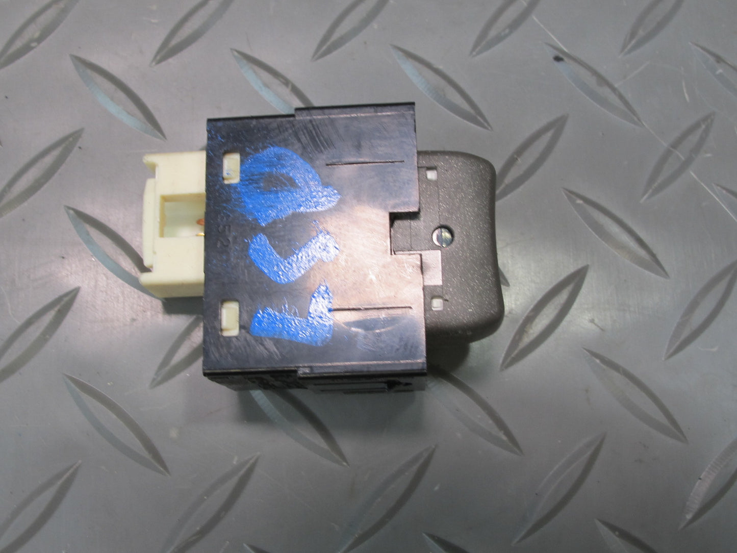 04-06 Lexus UCF30L LS430 Power ECT Snow Button Switch OEM