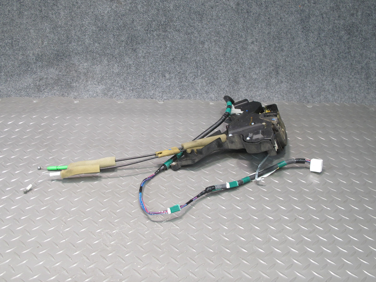 01-06 Lexus UCF30L LS430 Front Left Door Lock Latch Actuator NO Soft Close OEM