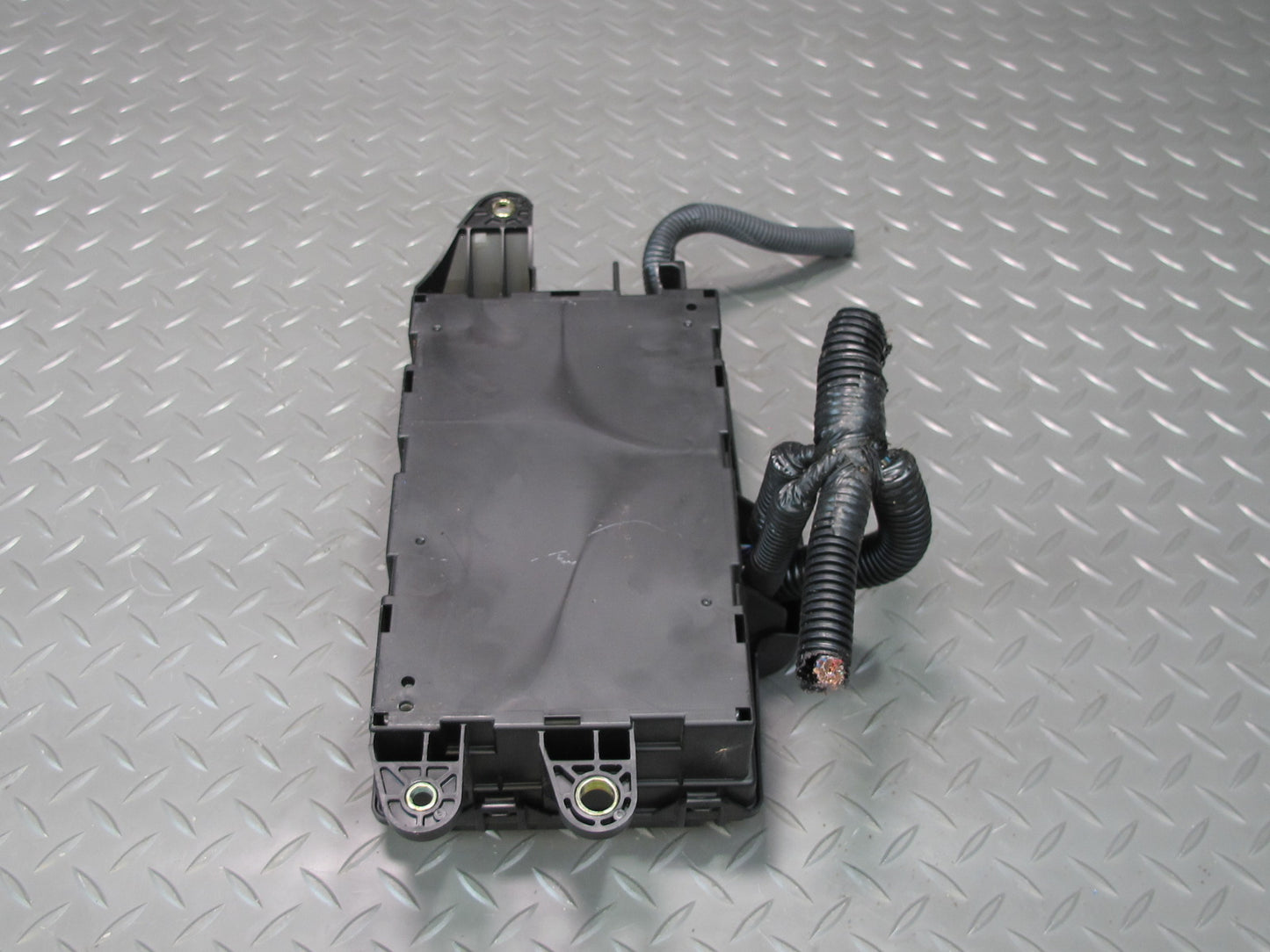 04-06 Lexus UCF30L LS430 Rear Trunk Junction Fuse Relay Box 82670-50080 OEM