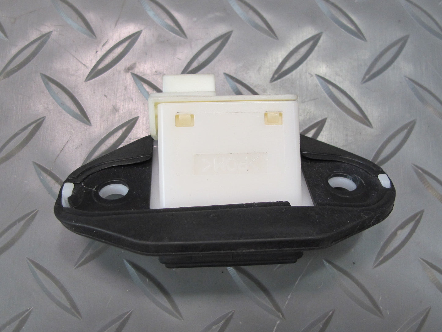 04-06 Lexus UCF30L LS430 Rear Trunk Lid Tailgate Open Switch OEM