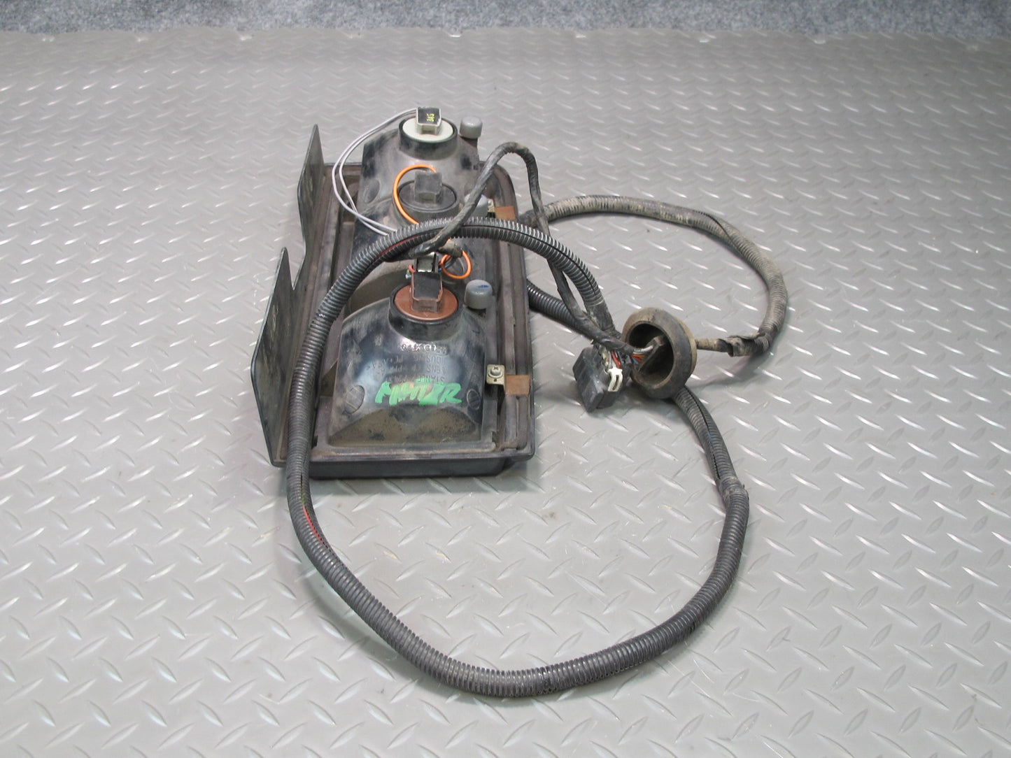 2003-2004 Hummer H2 Rear Right Passenger Side Tail Light Lamp