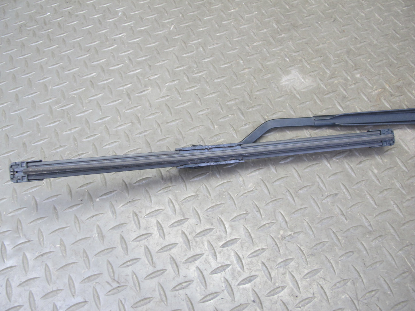 01-06 Lexus UCF30L LS430 Set of 2 Front Left & Right Wiper Arm OEM