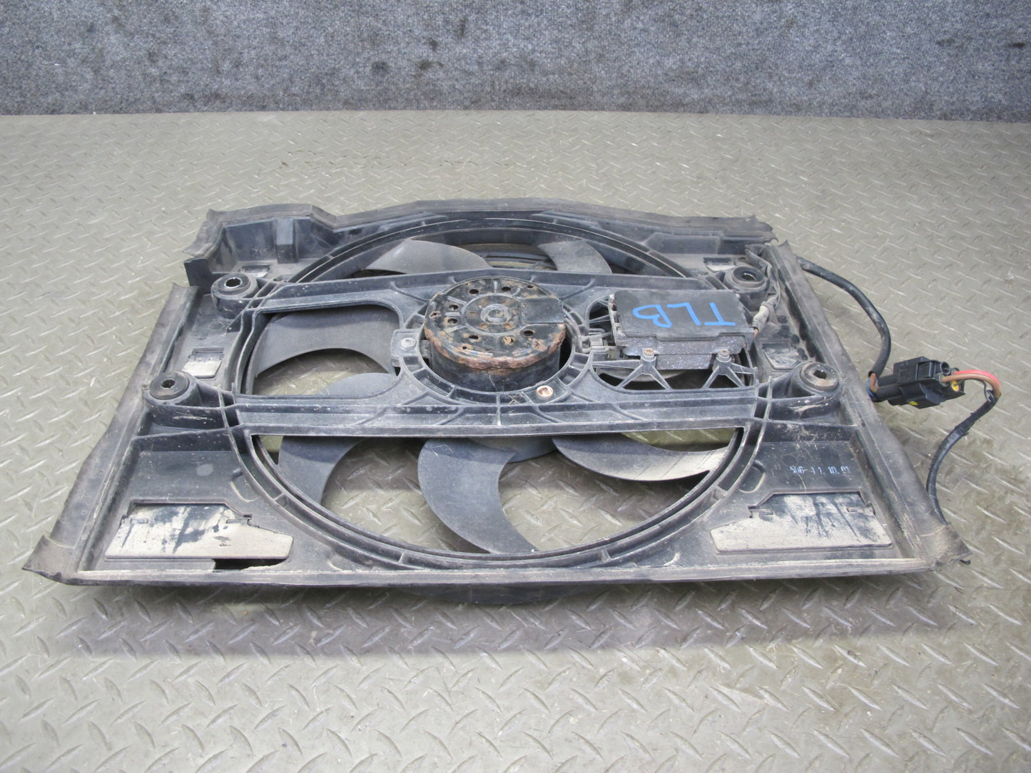 2001-2006 BMW E46 M3 S54 Engine A/C Auxiliary Pusher Electric Fan Shroud Assy