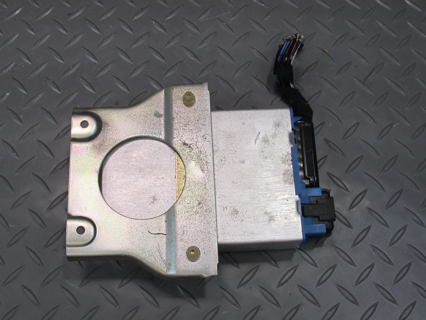 90-95 Mercedes W124 300D Cruise Control Module w Mount 0145454032 OEM