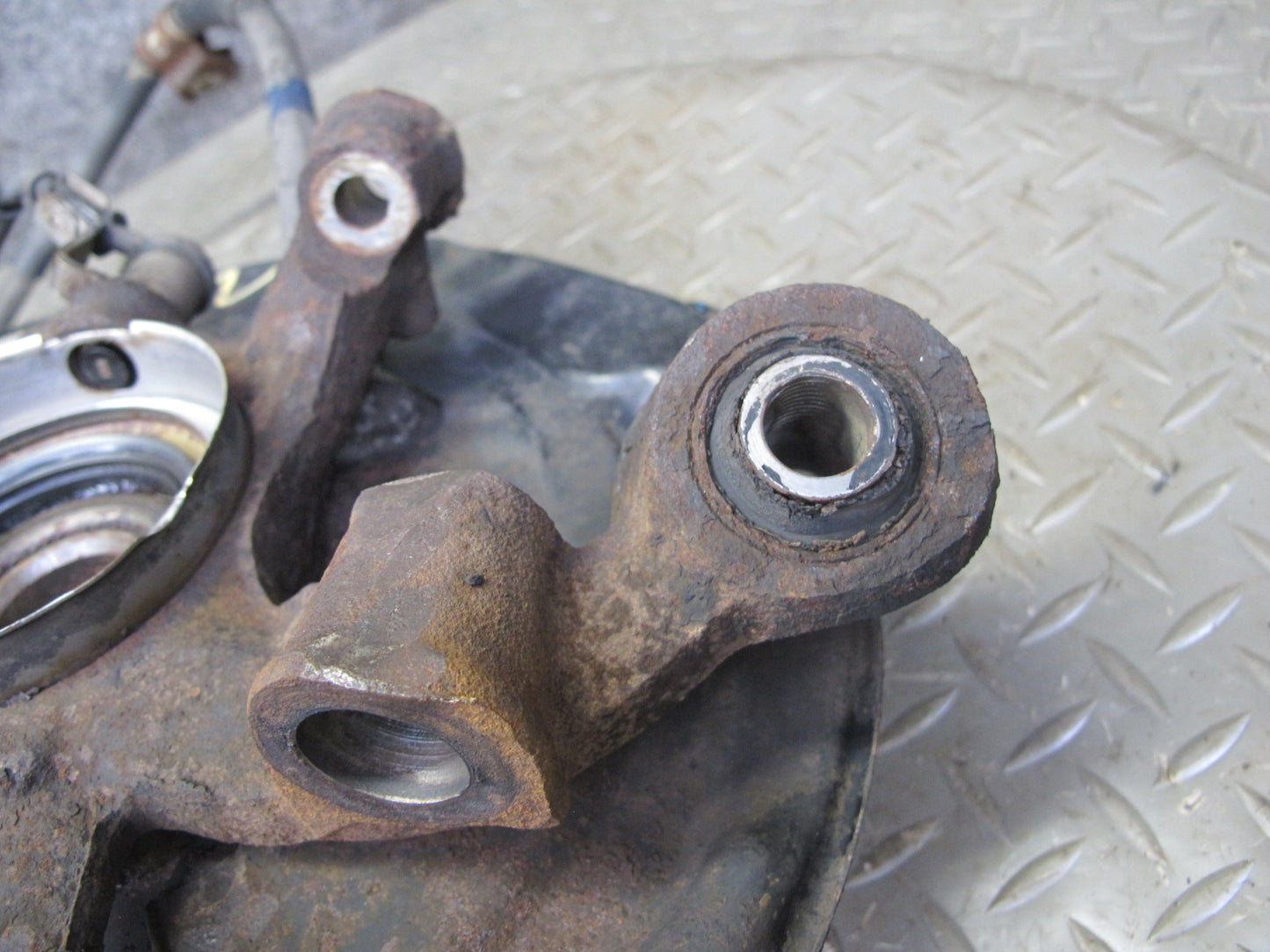 92-00 Lexus UZZ30L SC300 SC400 RWD Rear Left Spindle Knuckle Wheel Hub OEM