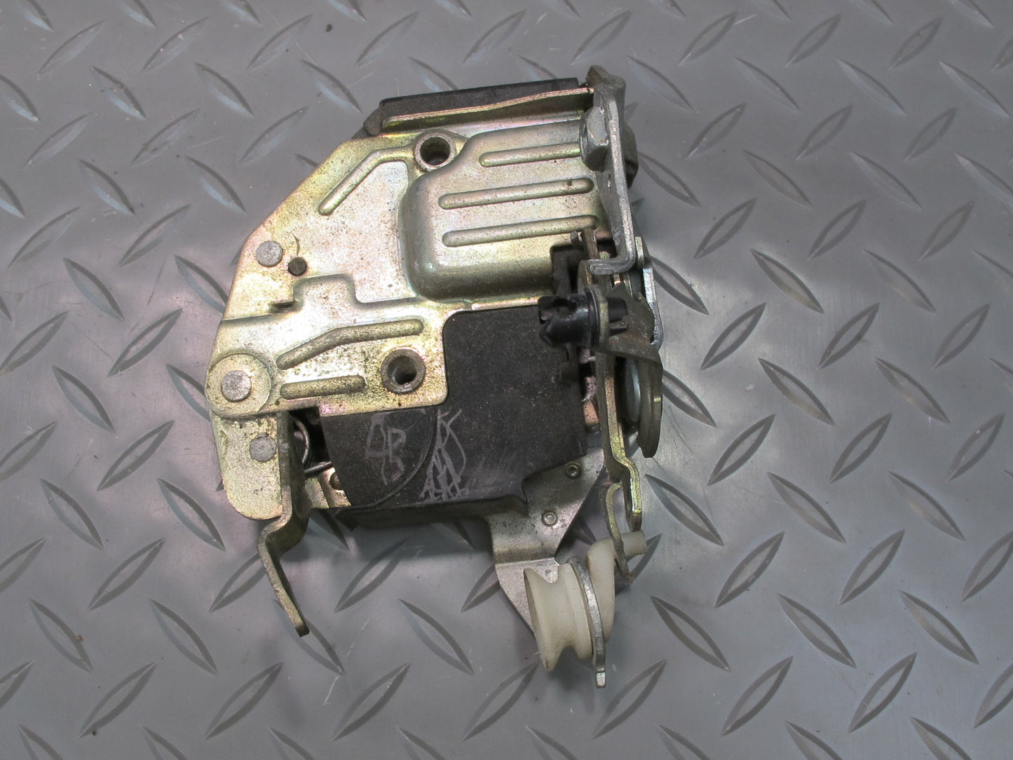 87-95 Mercedes W124 300D Front Left Door Lock Latch Actuator OEM