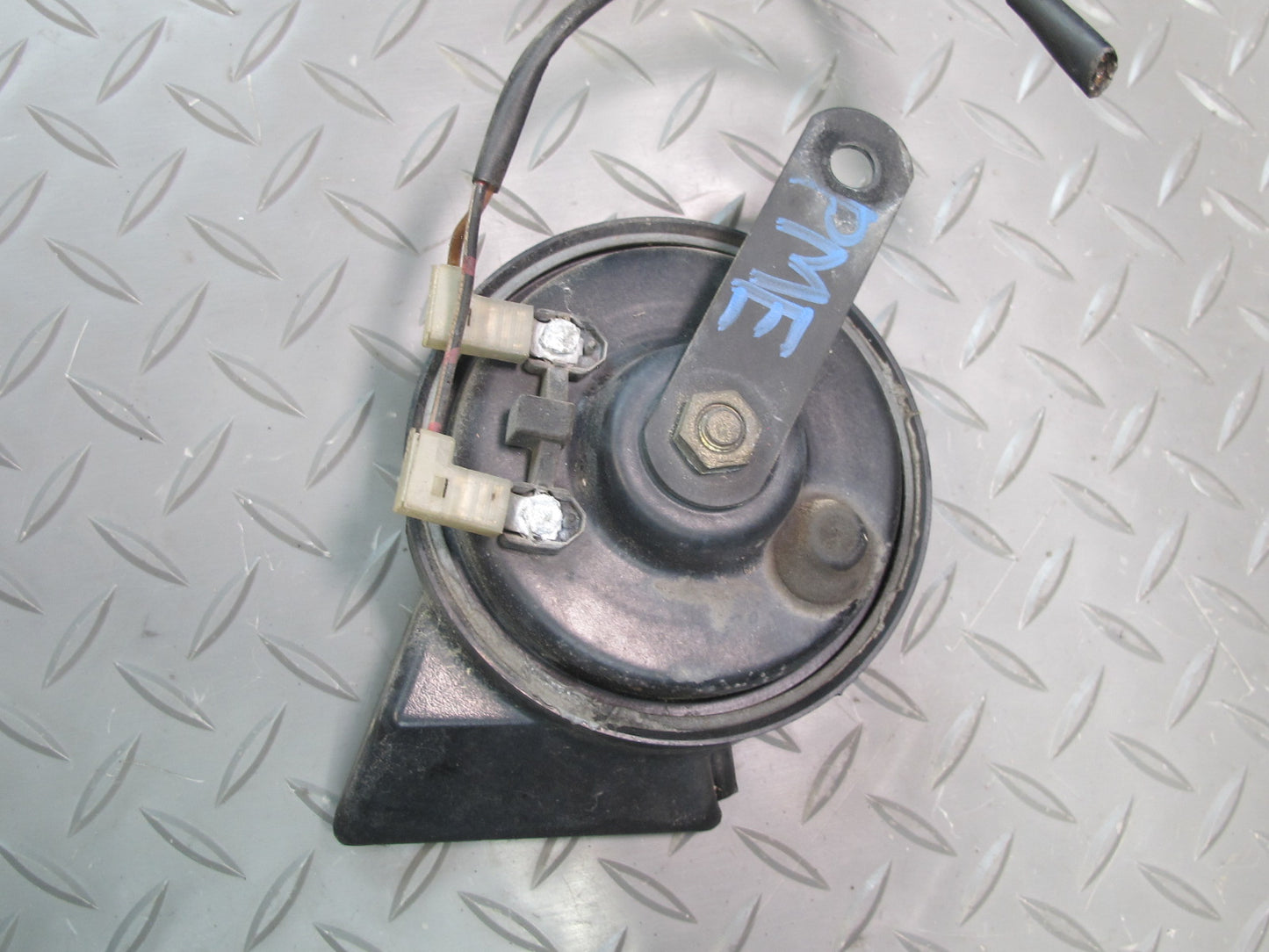 93-95 Mercedes W124 300D Set of 2 High & Low Tone Note Pitch Horn Signal OEM