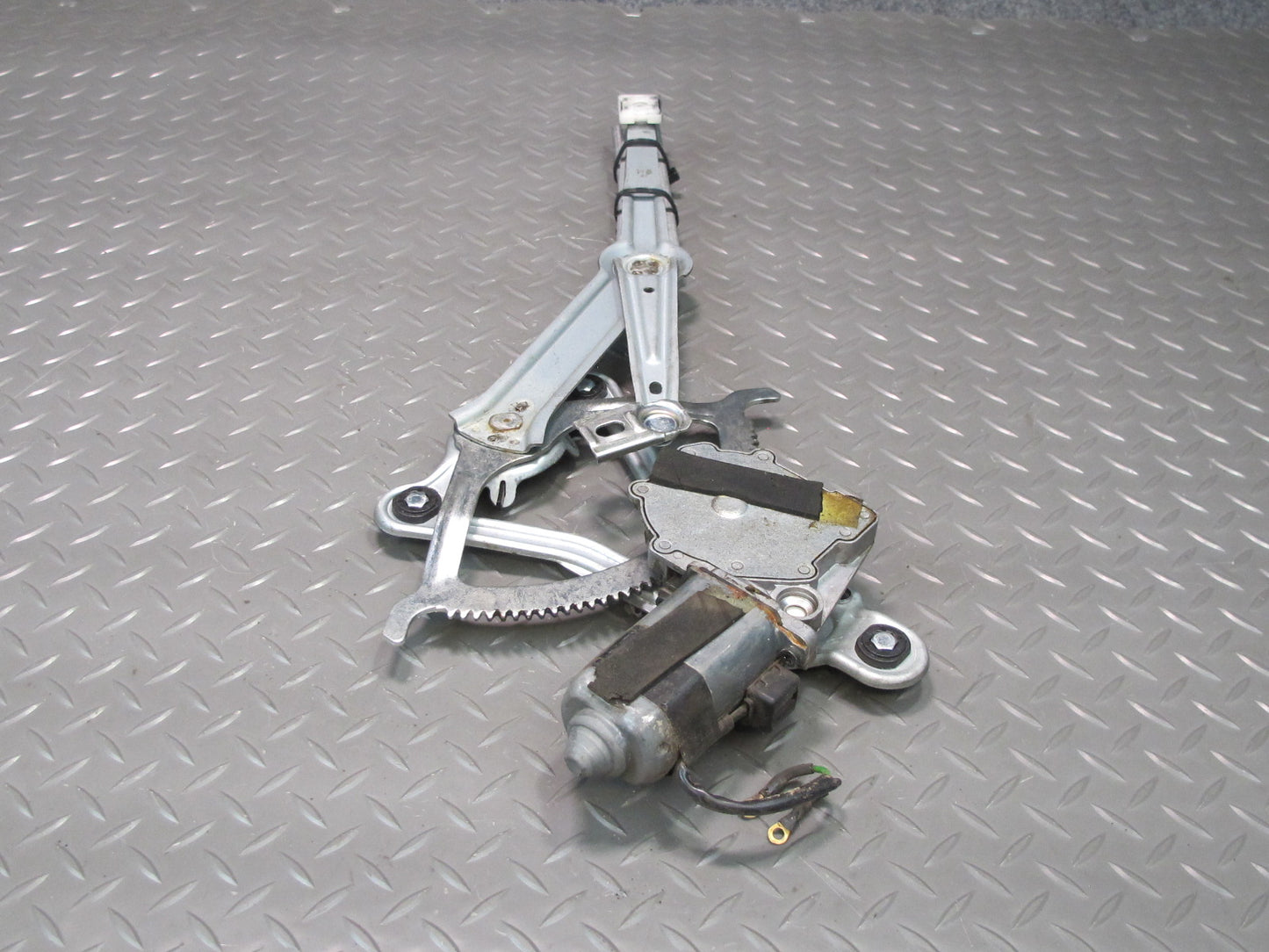 90-95 Mercedes W124 300D Sedan Front Left Door Window Regulator w Motor OEM