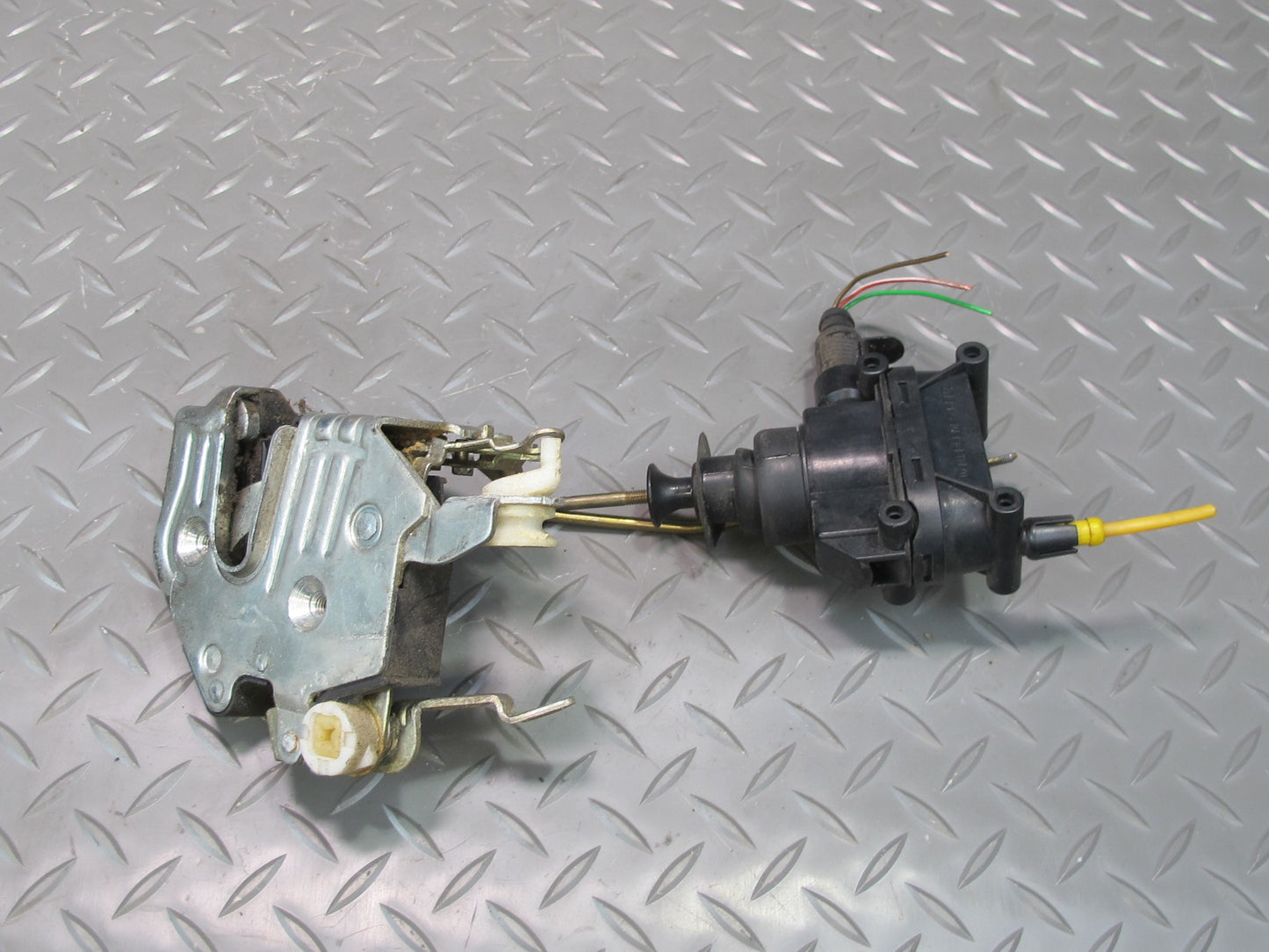 87-95 Mercedes W124 300D Front Right Door Lock Latch w Vacuum Actuator OEM